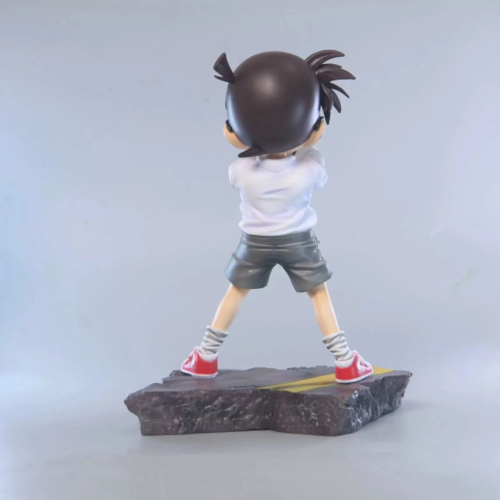 “El detective Silencioso” – Figura Coleccionable 18 cm PVC | Proyecto Misterio