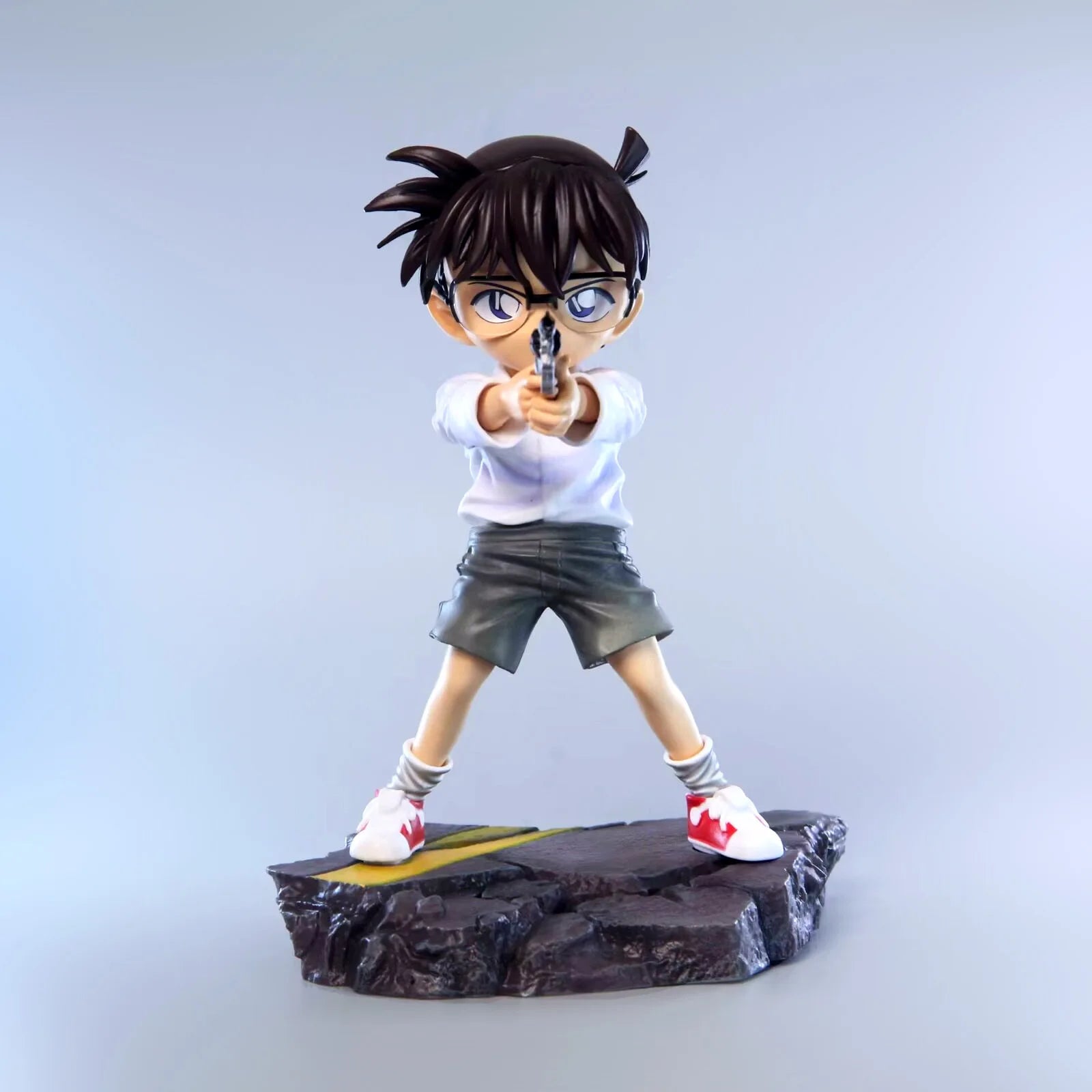 “El detective Silencioso” – Figura Coleccionable 18 cm PVC | Proyecto Misterio